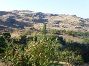 Hattuscha-Panorama [Attribution: unknown; Copyright: TWG]